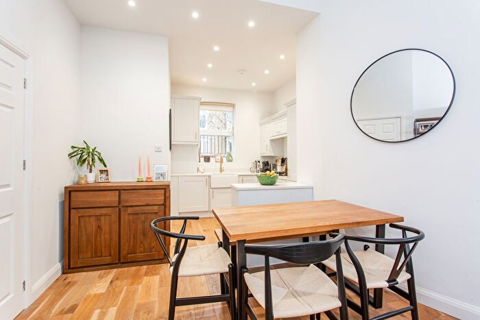 1 Bedroom Flat For Sale In Schoolbell Mews, London, E3