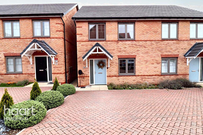 3 Bedroom Semi Detached House For Sale In Waterfield Way, Mansfield, NG21
