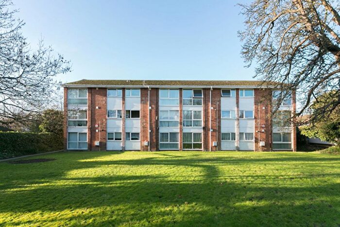 2 Bedroom Property To Rent In Rolls Court, Inks Green, Highams Park, E4