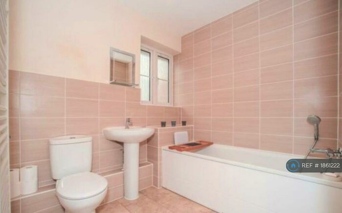 2 Bedroom Flat To Rent In Hardy Avenue, Dartford, DA1