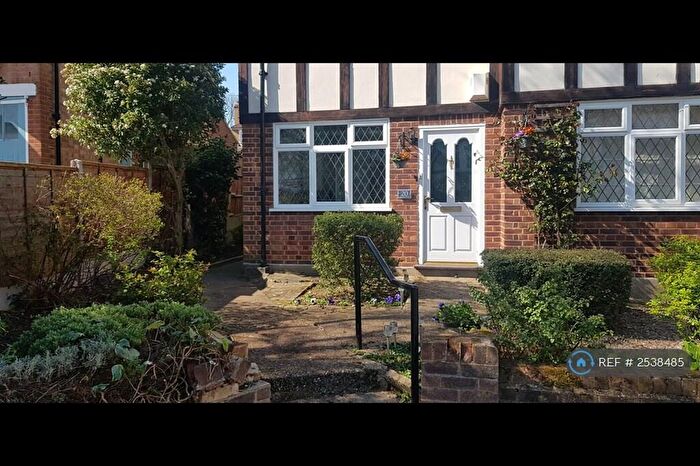 2 Bedroom Flat To Rent In Florence Drive, Enfield, EN2
