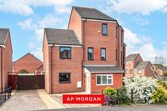 4 Bedroom End Of Terrace House For Sale In Topland Grove, Birmingham, West Midlands, B31