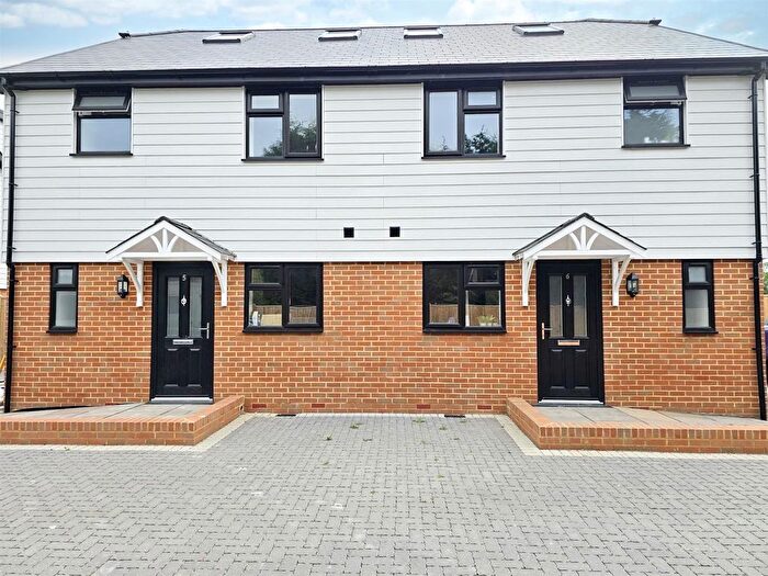 4 Bedroom Semi-Detached House To Rent In Watermill Lane, Bexhill-On-Sea, TN39