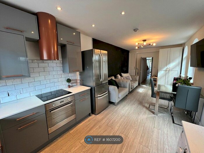 5 Bedroom Terraced House To Rent In Newfoundland Road, Cardiff, CF14