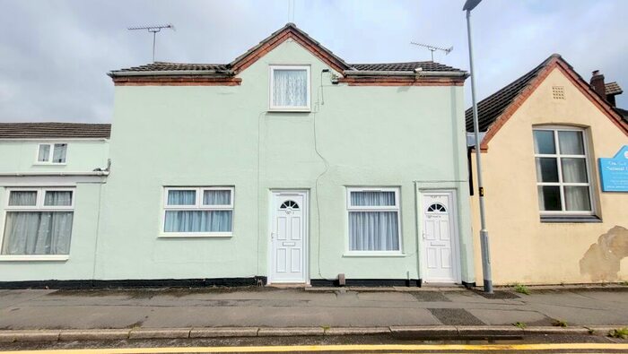 2 Bedroom Flat To Rent In Avenue Road, Coalville, LE67