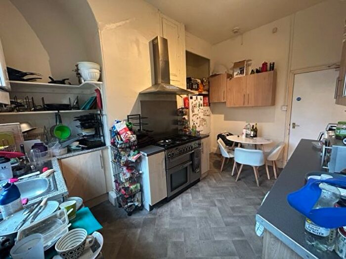 7 Bedroom Property To Rent In Regent Park Terrace, Hyde Park, Leeds, LS6