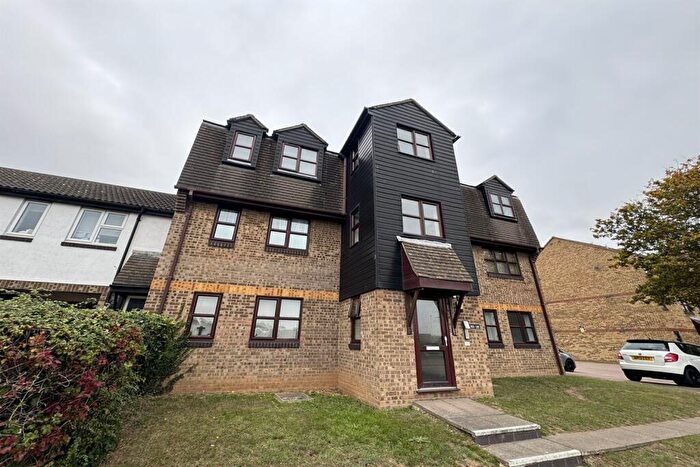 2 Bedroom Flat To Rent In Frobisher Court, SS3