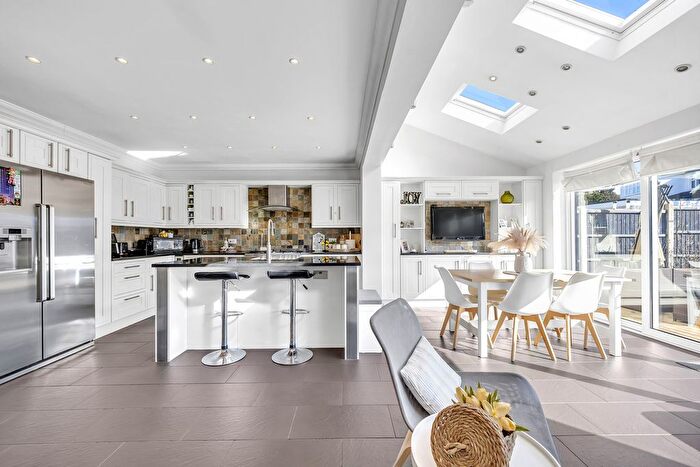 4 Bedroom Semi-detached House For Sale In Havering Road, Romford, RM1