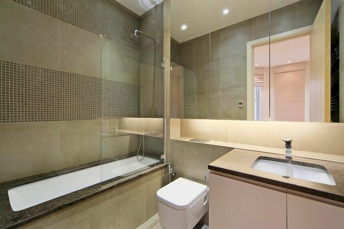 3 Bedroom Flat To Rent In Palace Gate, Kensington, W8
