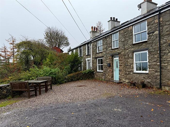 2 Bedroom House To Rent In Cwm-Y-Glo, LL55