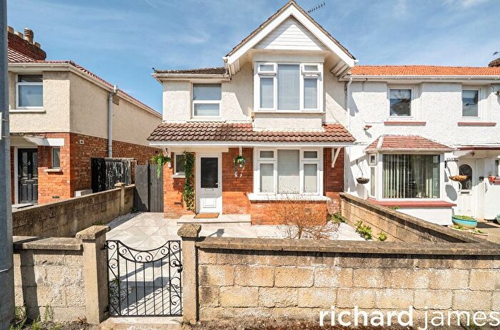 3 Bedroom Terraced House For Sale In Westmorland Road, Swindon, SN1