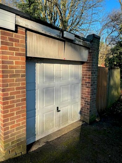 Parking/garage To Rent In Auckland Road, London SE19