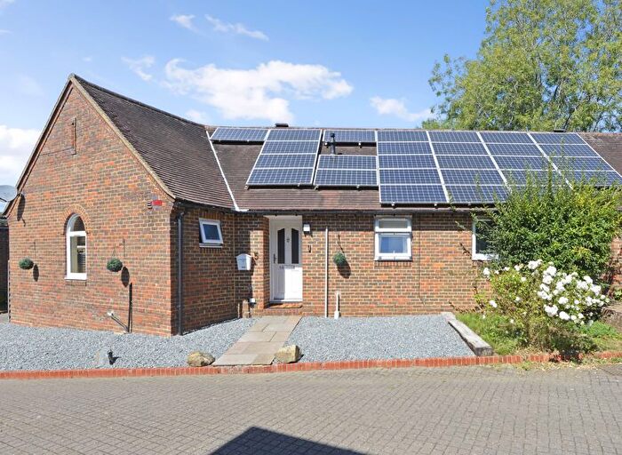 3 Bedroom Semi-detached Bungalow For Sale In Links Close, Ewhurst, GU6