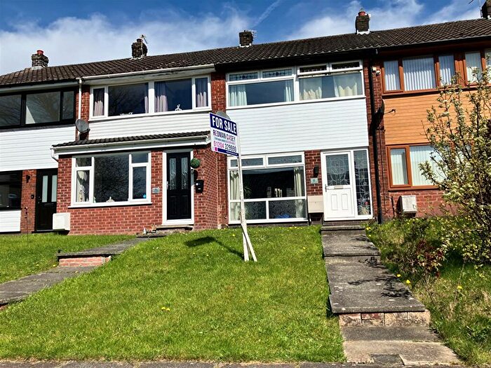 3 Bedroom Town House For Sale In Derwent Close, Horwich, Bolton, BL6
