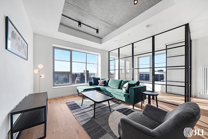 2 Bedroom Apartment To Rent In Douglass Tower, Good Luck Hope, E14