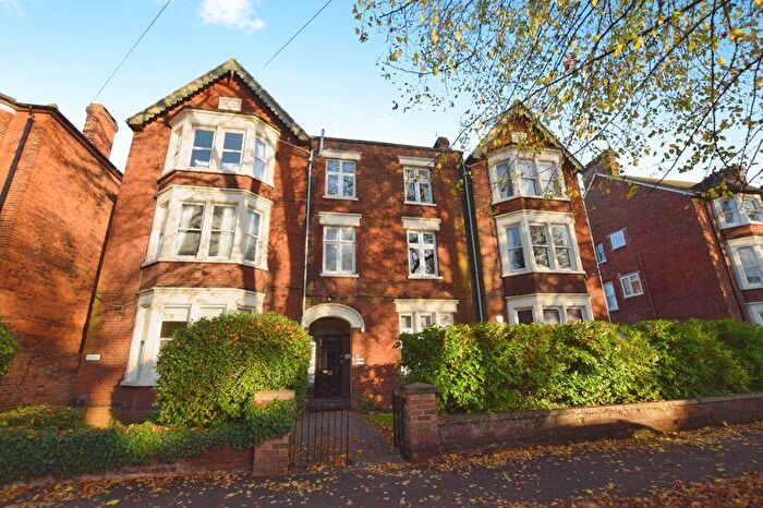 2 Bedroom Flat To Rent In Bushmead Avenue, Castle Quarter, Bedford, MK40