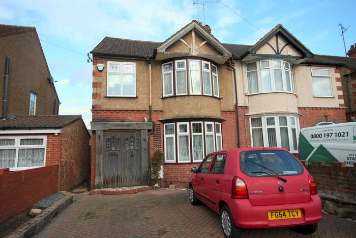 4 Bedroom Semi-Detached House To Rent In Park Street, Luton, LU1