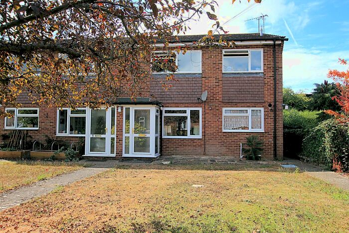 2 Bedroom Flat To Rent In Westview, Aston Close, Pangbourne, Berkshire, RG8