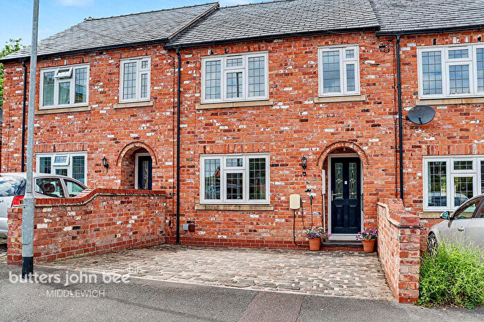 4 Bedroom Town House For Sale In Queen Street, Middlewich, CW10