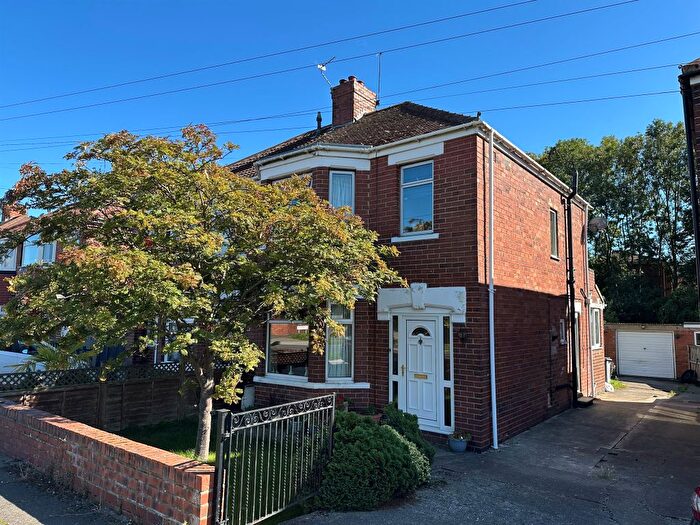 3 Bedroom Semi-Detached House For Sale In Plantation Drive, York, YO26