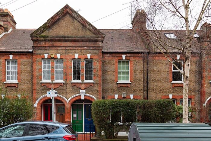 2 Bedroom Apartment For Sale In Winns Terrace, Walthamstow, E17