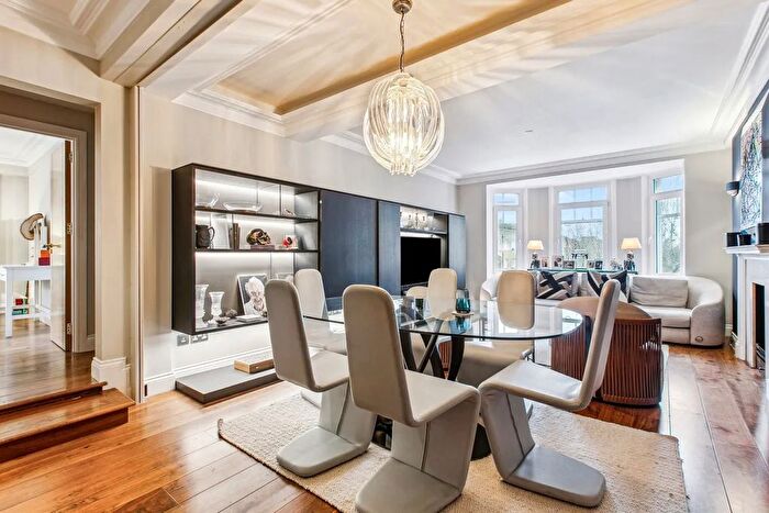 4 Bedroom Flat To Rent In Malvern Court, Onslow Square, South Kensington, SW7