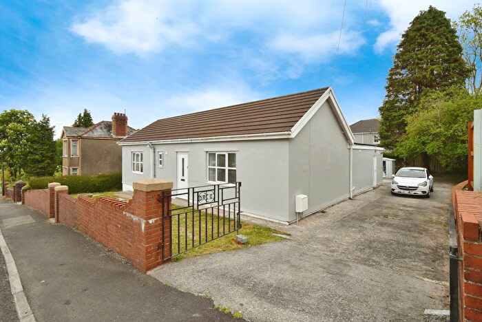 3 Bedroom Bungalow For Sale In Heol Llanelli, Trimsaran, Kidwelly, Carmarthenshire, SA17