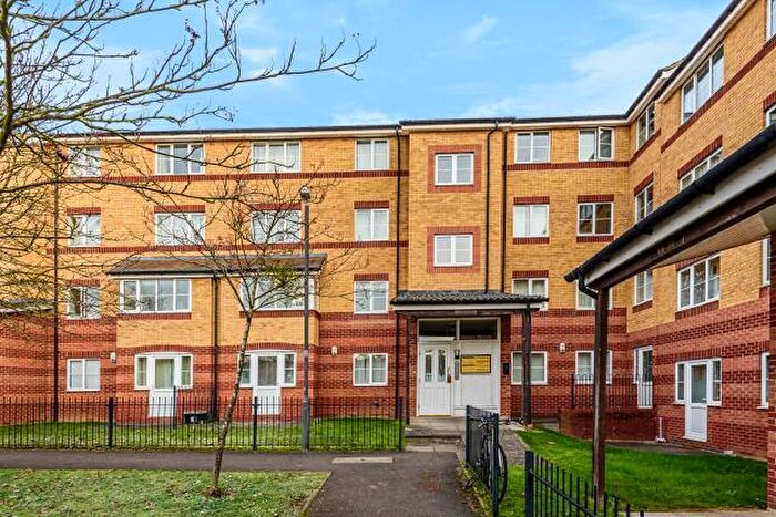 1 Bedroom Flat To Rent In Peatey Court, Princes Gate, High Wycombe, HP13