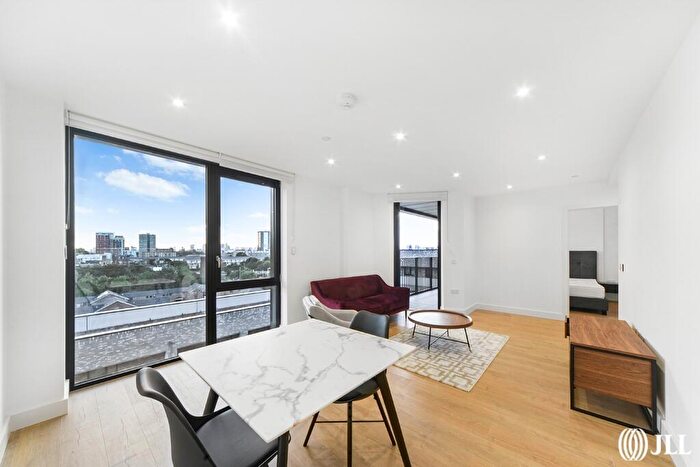 1 Bedroom Flat To Rent In Tellicherry Court, Aberfeldy Square, E14