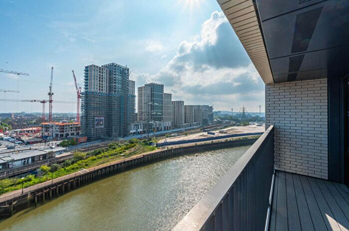 Studio To Rent In City Island Way, Canning Town, London, E14