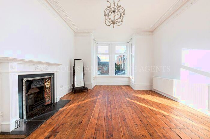 3 Bedroom Ground Flat To Rent In Stonard Road, London, N13