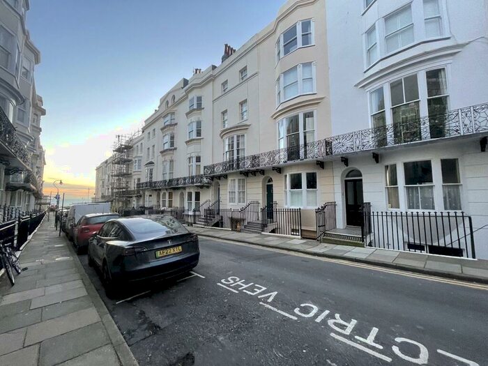 3 Bedroom Maisonette To Rent In Bloomsbury Place, BN2