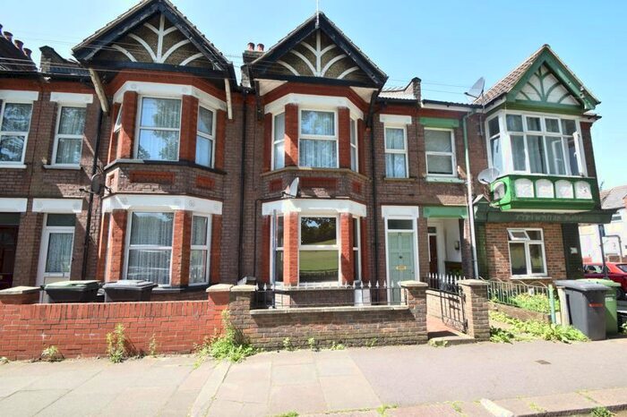 3 Bedroom Terraced House To Rent In Havelock Road, Luton LU2
