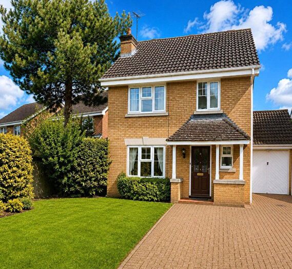 4 Bedroom Detached House To Rent In Clarence Drive, Camberley, Surrey, GU15