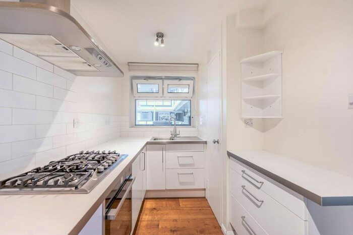 2 Bedroom Flat To Rent In Westbourne Park Road, Notting Hill, London, W11