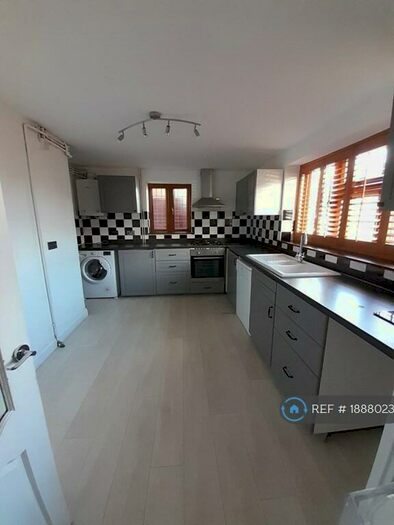 3 Bedroom End Of Terrace House To Rent In Macon Way, Upminster, RM14