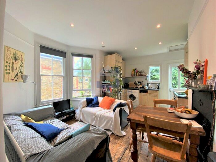 3 Bedroom Flat To Rent In Fieldhouse Road, Balham, London, SW12