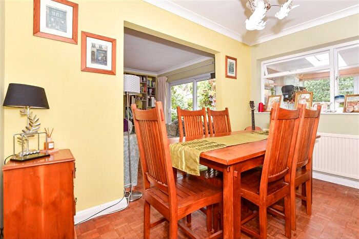 4 Bedroom Detached House For Sale In Lamberhurst Road, Maidstone, Kent, ME16