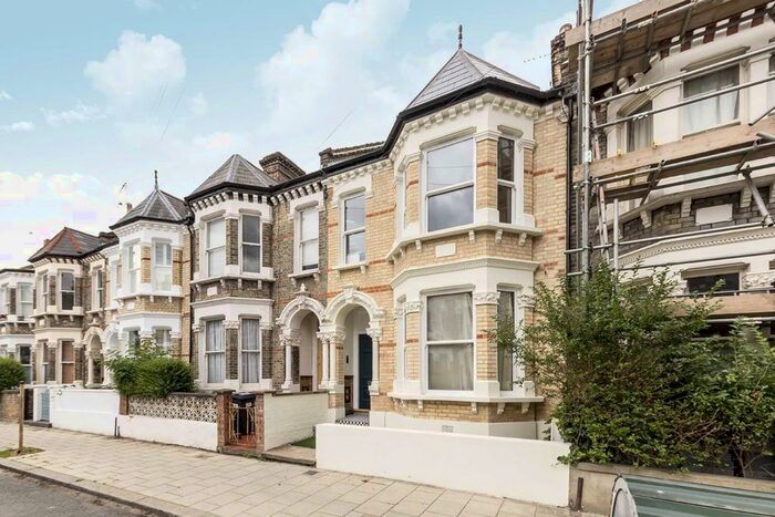 4 Bedroom Flat To Rent In Helix Road, London, SW2