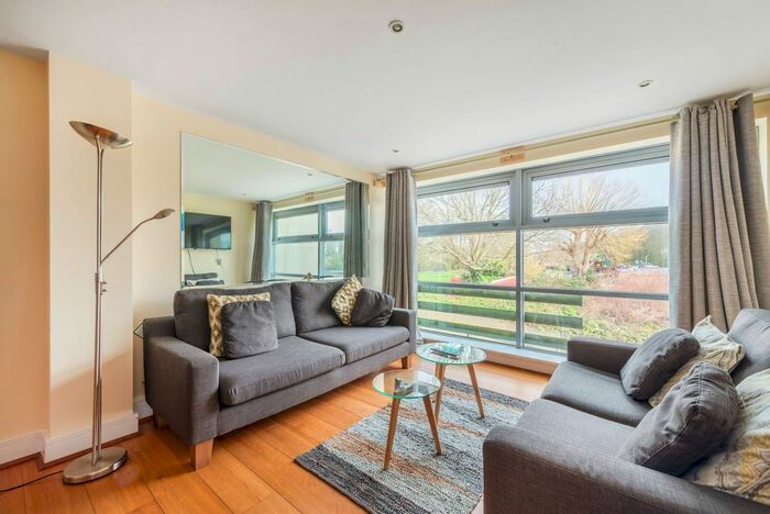 2 Bedroom Flat To Rent In Railshead Road, St Margarets, Isleworth, TW7