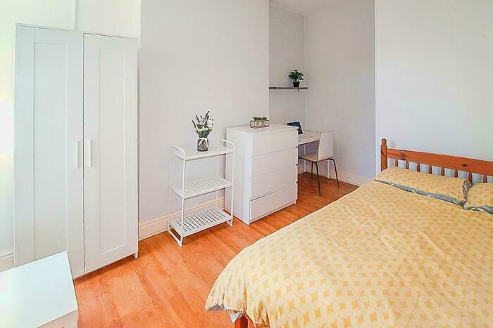 1 Bedroom Semi-Detached House To Rent In Radcliffe Road, West Bridgford, Nottingham, NG2