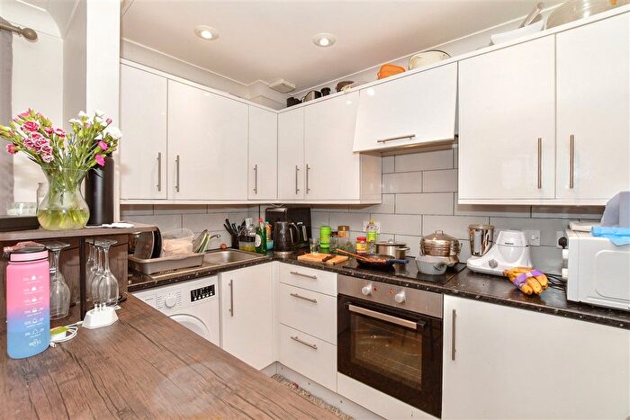 2 Bedroom Flat For Sale In Mountfield Road, New Romney, Kent, TN28