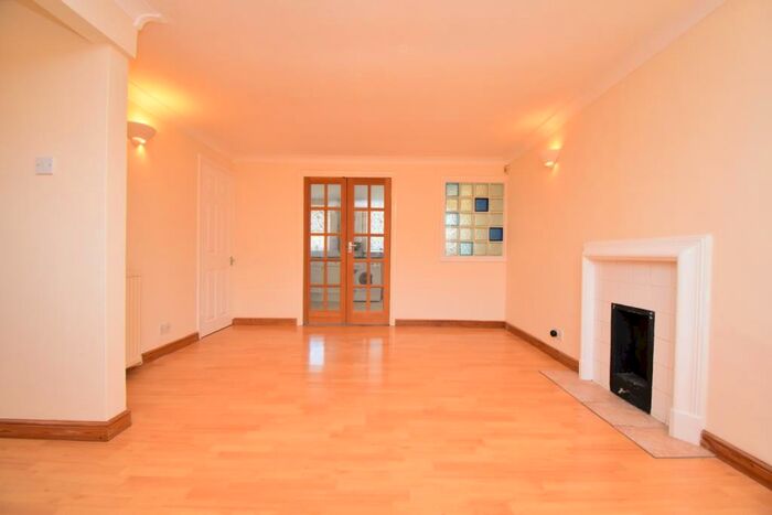 3 Bedroom Terraced House To Rent In Heron Hill Belvedere, DA17