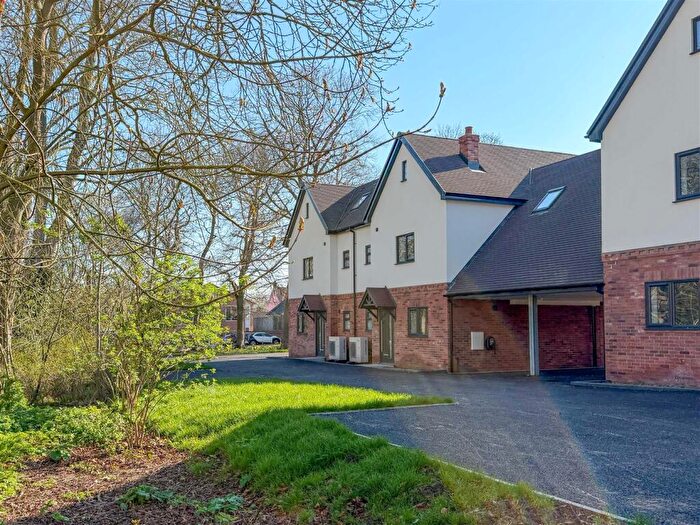 4 Bedroom Semi Detached House For Sale In Kingsbridge Way, Kentford, CB8