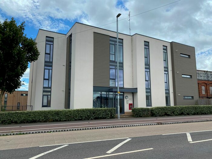 2 Bedroom Flat To Rent In Firepool View, Taunton, TA1