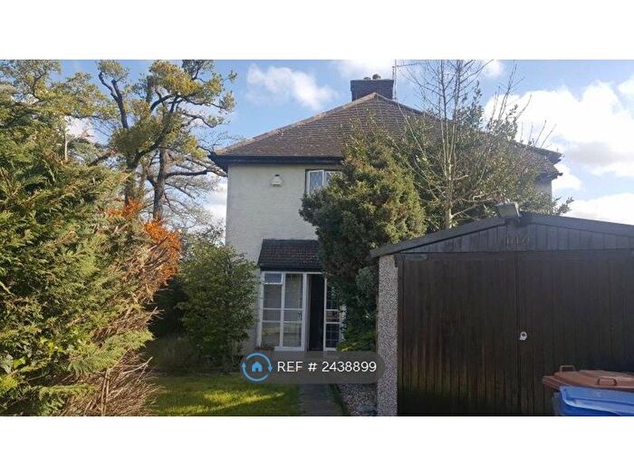 4 Bedroom Semi-Detached House To Rent In Hawkshead Road, Potters Bar, EN6
