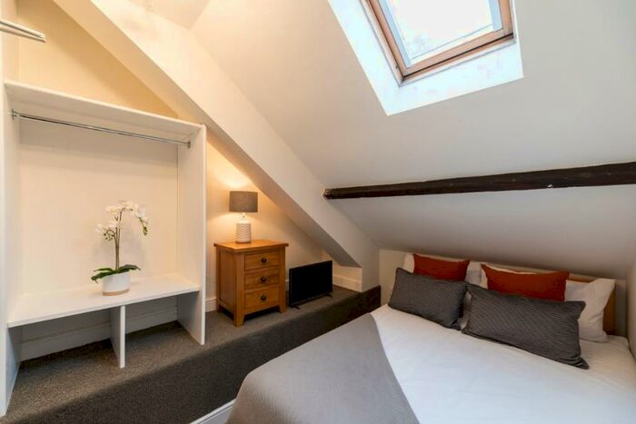 6 Bedroom Maisonette To Rent In Deuchar Street, Newcastle Upon Tyne, NE2