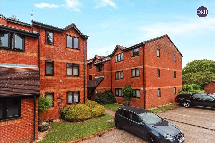 Studio To Rent In Courtlands Close, Watford, Hertfordshire, WD24