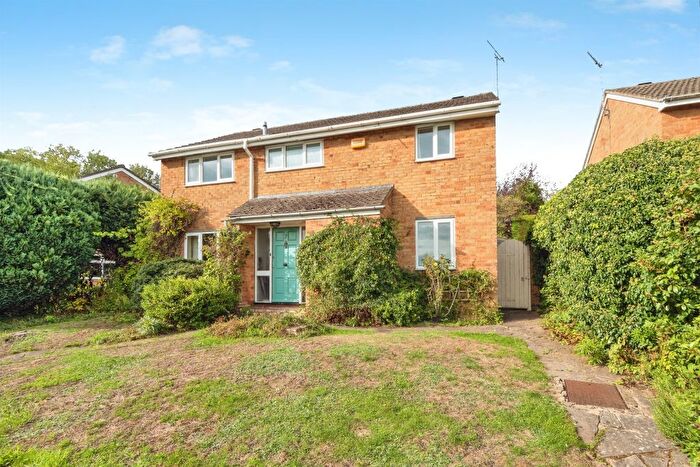 4 Bedroom Detached House For Sale In Page Hill Avenue, Buckingham, MK18