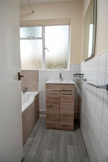 1 Bedroom Apartment For Sale In Yardley Wood Road, Moseley, Birmingham, B13